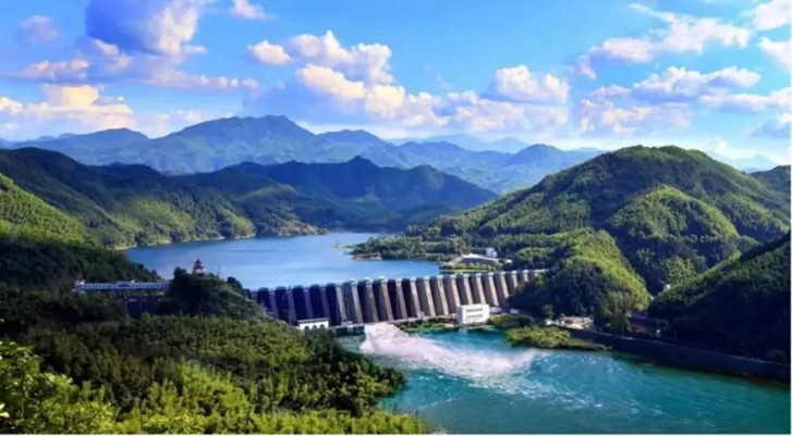 佛子岭水库是新中国建设的第一座钢筋混凝土连拱坝，被誉为“新中国第一坝”、“亚洲第一坝”、“远东第一高坝”，令国内外水利工程界叹为奇迹，为新生的共和国赢得了巨大的声誉。.jpg